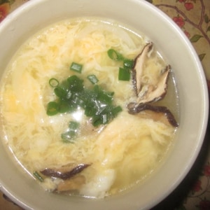 パスタの茹で汁で☆　「コンソメ卵スープ」